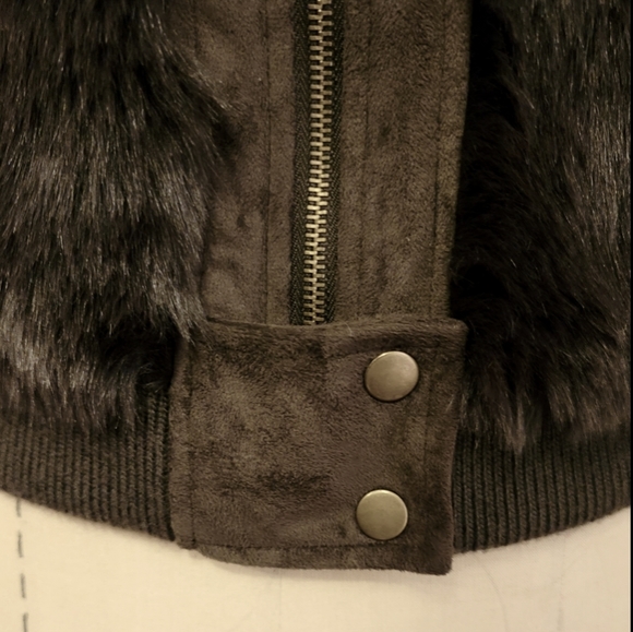 Faux Fur Vest - Picture 6 of 10